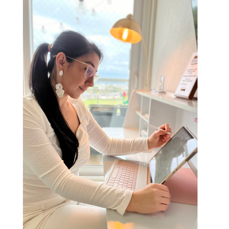 Danissa trabajando